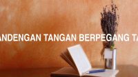 Bergandengan Tangan Berpegang Tangan