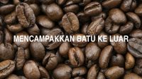 Mencampakkan Batu Ke Luar