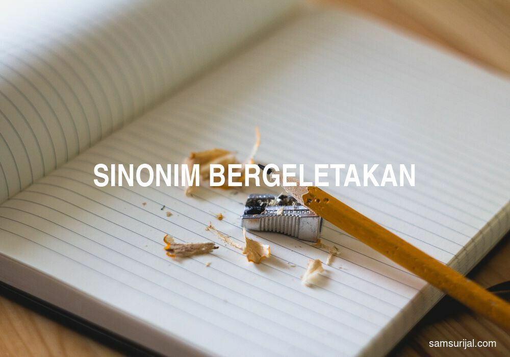 Sinonim Bergeletakan